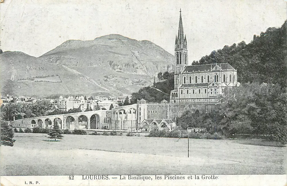 Lourdes — Die Basilika, die Becken und die Grotte — I.N.P. n°42 - Vorderseite