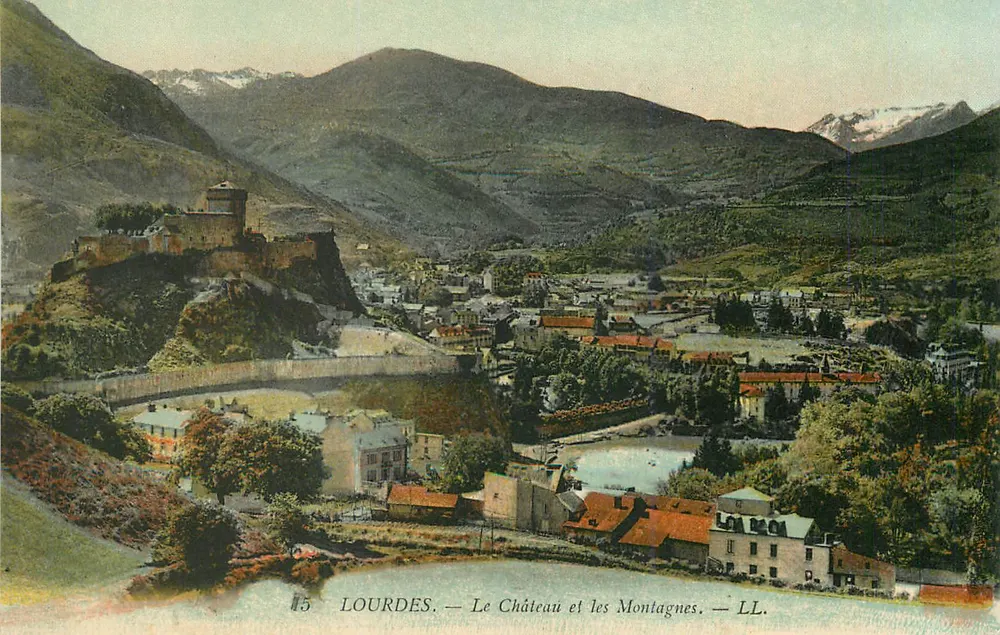 Lourdes — Le Château et les Montagnes — LL. — N°15 - Recto