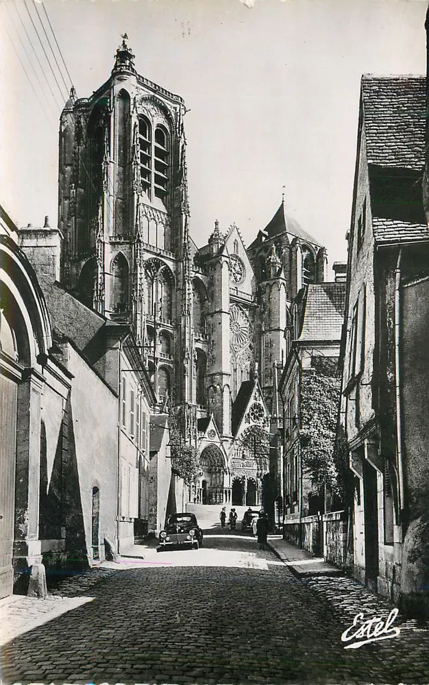 Bourges — Kathedrale Saint-Étienne aus der Rue Porte Jaune gesehen — Estel - Vorderseite
