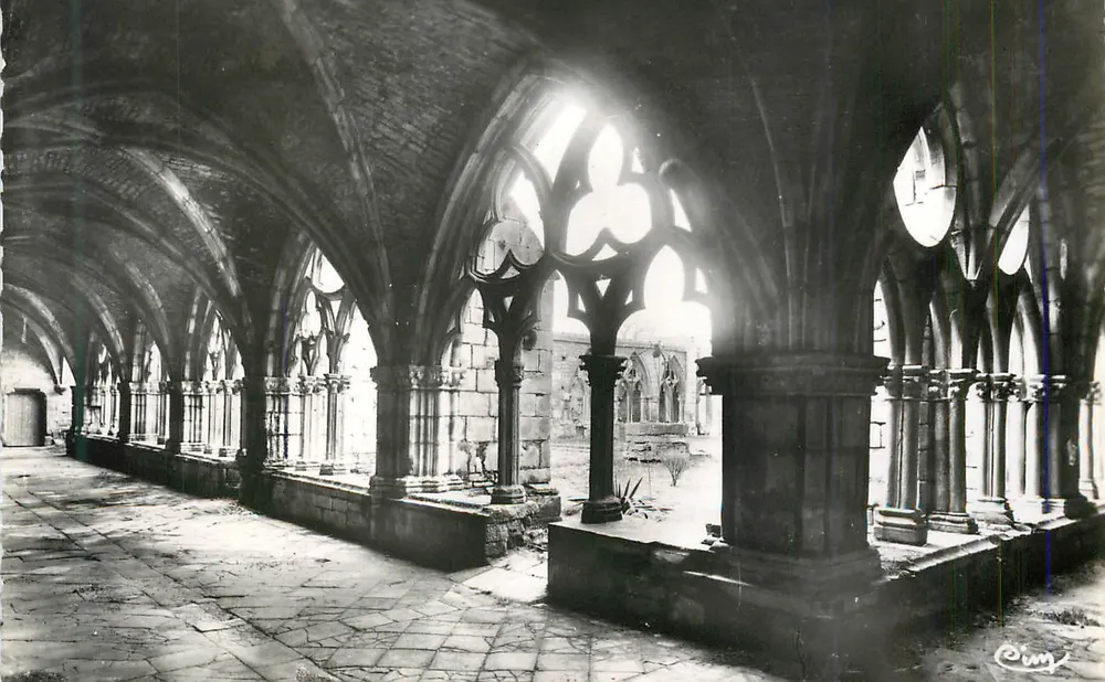 Noirlac perto de St-Amand-Montrond (Cher) — O Claustro — IMP. MACON (S.-et-L.) - Frente