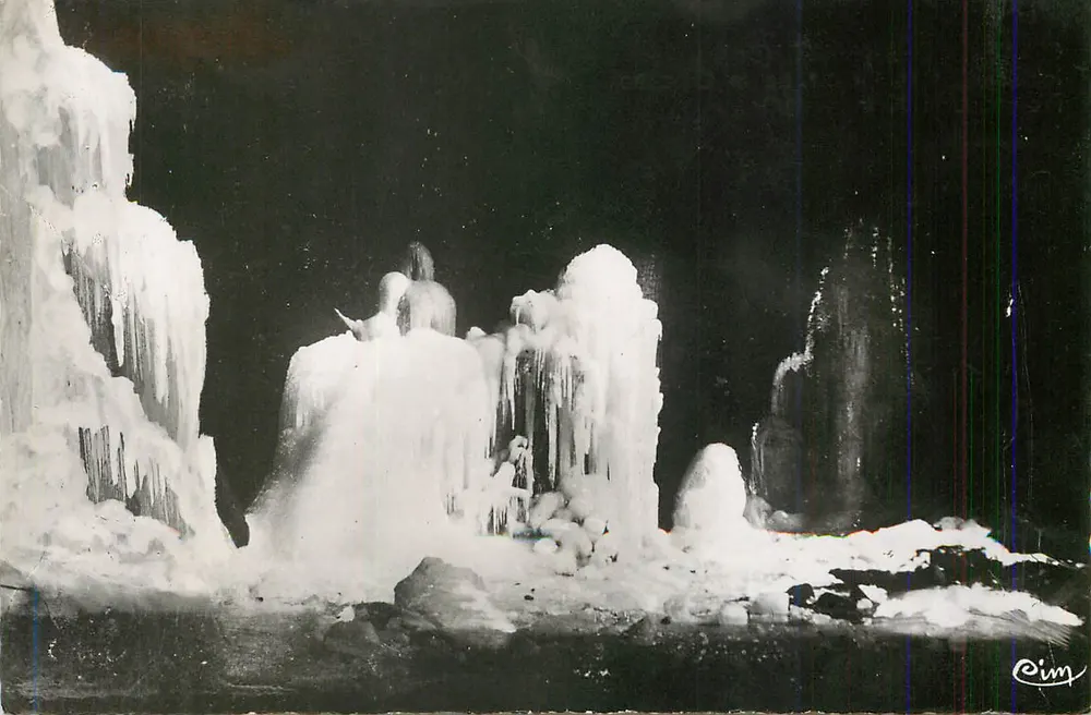 Chaux-les-Passavant (Doubs) — Innenansicht der Glacière-Höhle — Tiefe: 60 m — Photo Combier Mon - Vorderseite