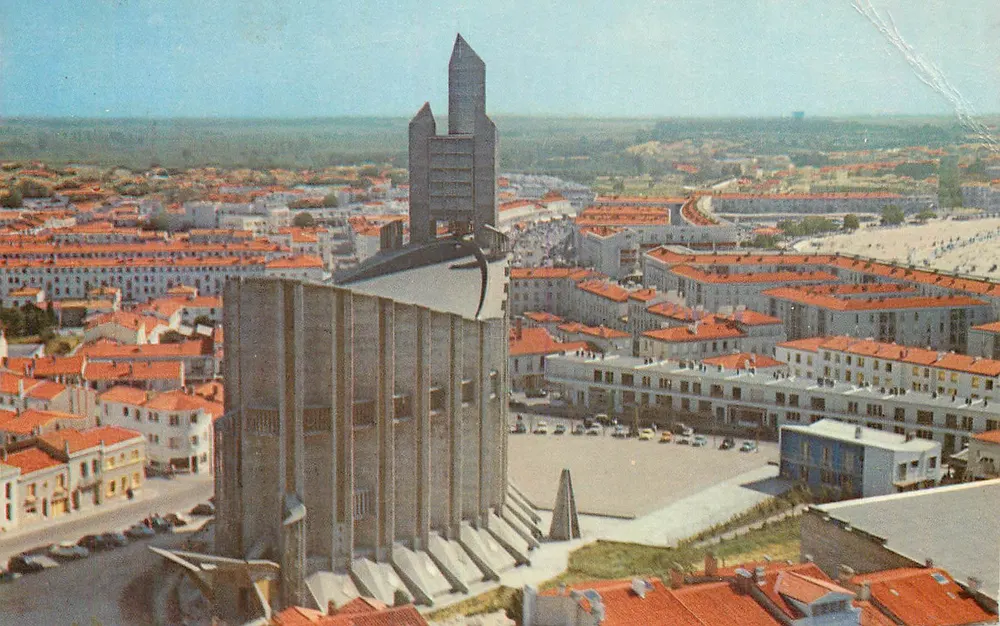 Kirche Notre-Dame über der Stadt — Royan, Verlag COULEURS NATURELLES, n° 4775 - Vorderseite