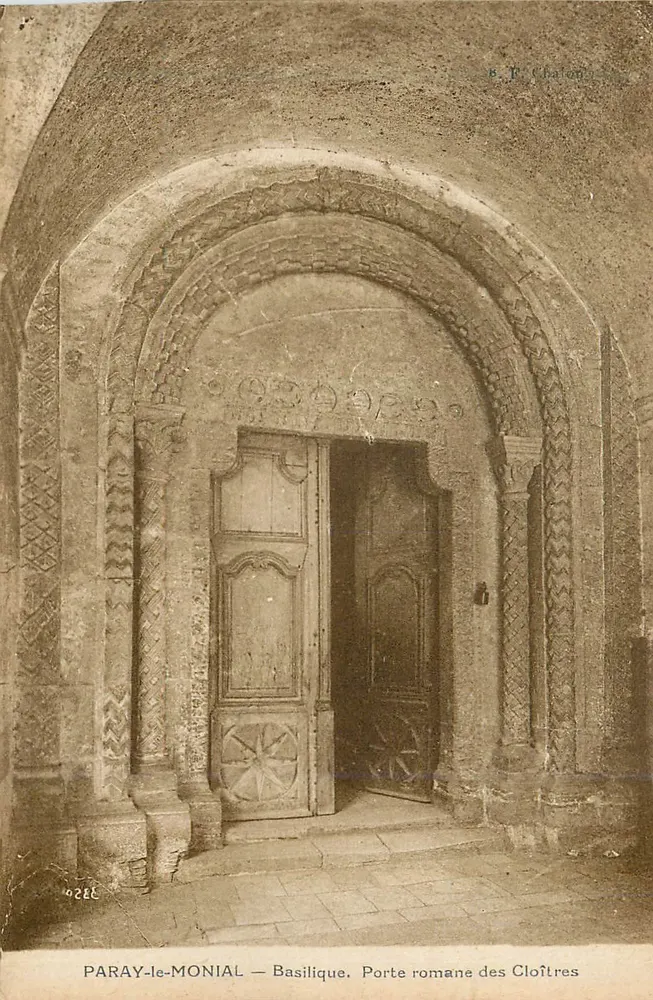 Paray-le-Monial — Basílica, Porta romana dos Claustros — B. R. Chaïton - Frente