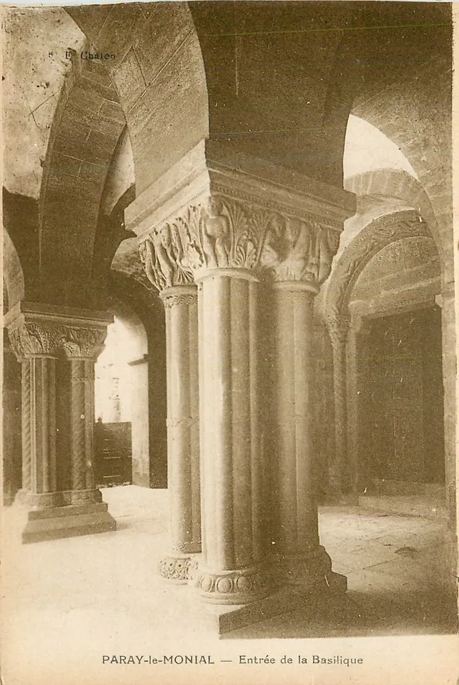Paray-le-Monial — Entrada da Basílica — Editor E. Ghatéon - Frente