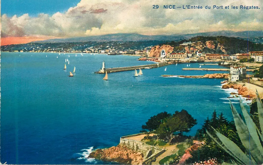 NICE — L'Entrée du Port et les Régates — Photochrome A.D.I.A. (Gr. Roch) Nice (A.M.) - Recto