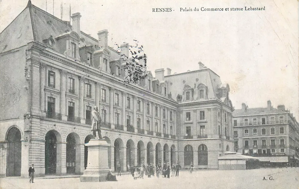 Rennes - Palácio do Comércio e estátua de Lebastard — A.G. - Frente