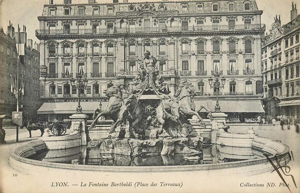 LYON. — La Fontaine Bartholdi (Place des Terreaux) — Collections ND. Phot. - Recto