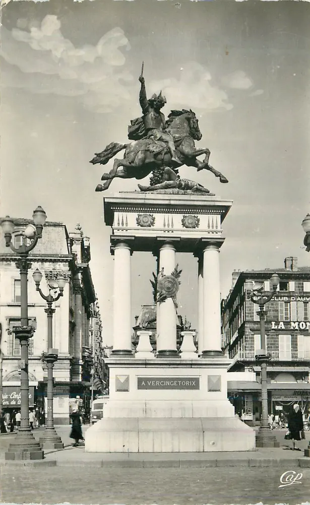 Clermont-Ferrand — Monument de Vercingétorix — Cap - Frente