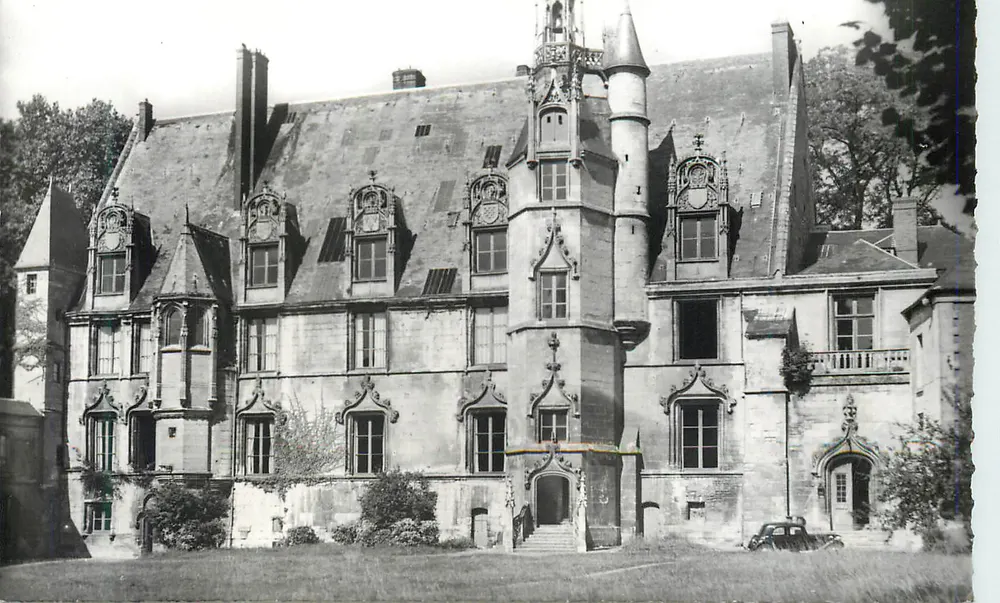 Beauvais — Patio interior del Palacio de Justicia — Foto de R. GATELET - Anverso