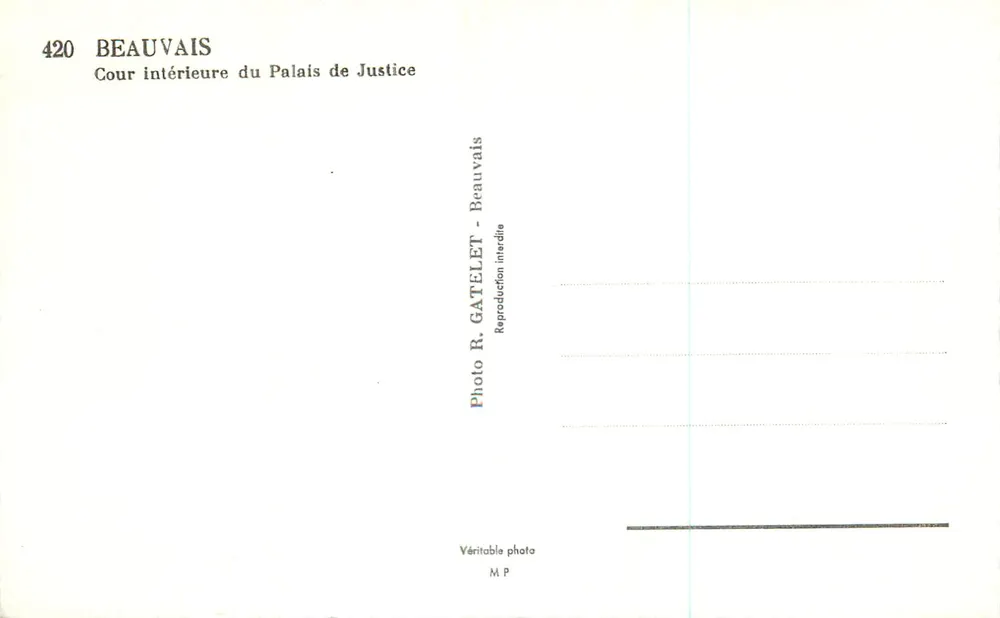 Beauvais — Patio interior del Palacio de Justicia — Foto de R. GATELET - Reverso