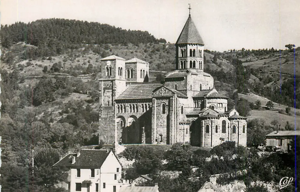 Saint-Nectaire - A Igreja — editor Réal-Photo, n°39 - Frente