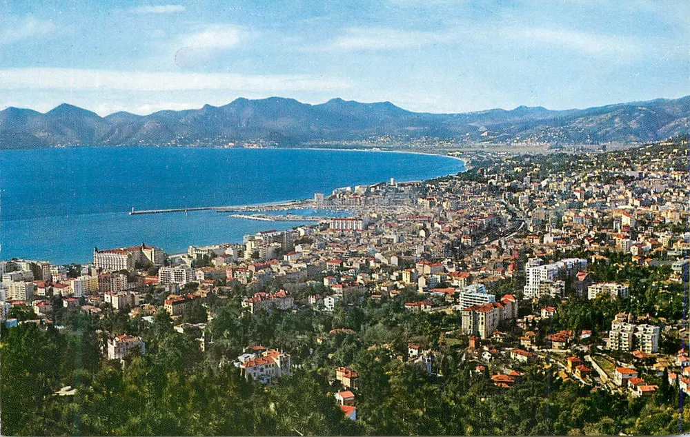 Cannes — Vue générale prise de la Californie — Éditions d'Art Montluc, n°177 - Recto