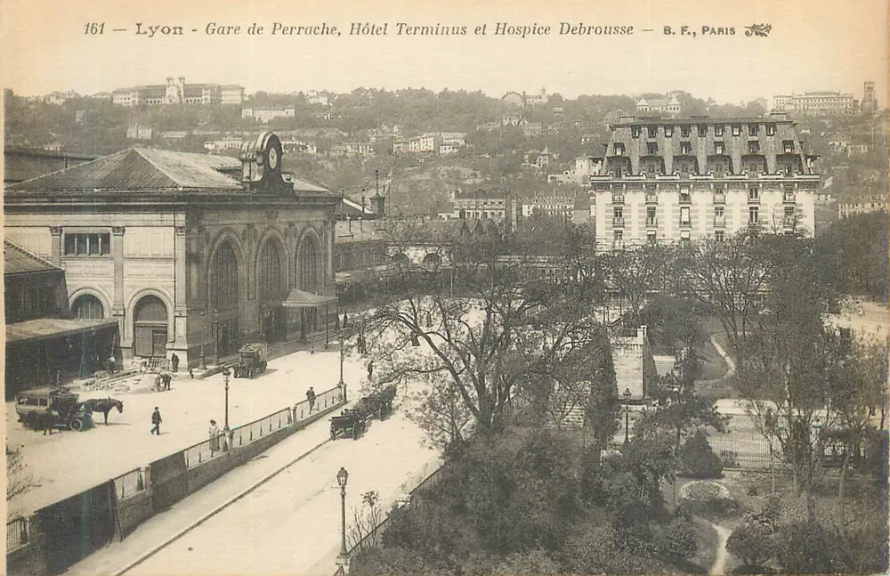 Lyon - Bahnhof Perrache, Hotel Terminus und Hospice Debrousse — B.F., PARIS - Vorderseite