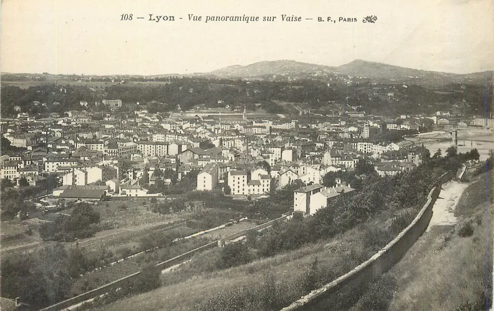 Lyon — Vue panoramique sur Vaise — B.F., Paris - Recto