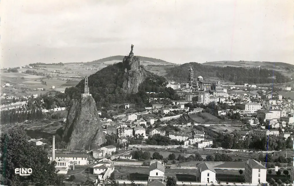 Le Puy-en-Velay — Vue panoramique et les deux rochers Corneille et Aiguilhe — Édition Margerit-Brémont - Recto