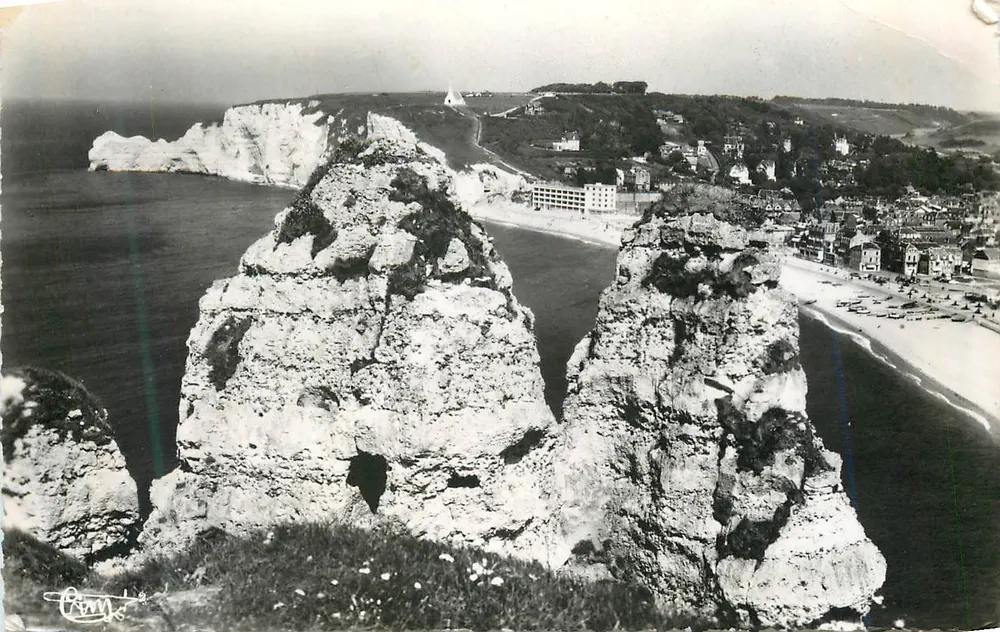 Étretat (Seine-Maritime) — Allgemeiner Blick vom Aval-Klippen aus — Authentische Fotografie, Nachdruck verboten, veröffentlicht von Combiér - Vorderseite