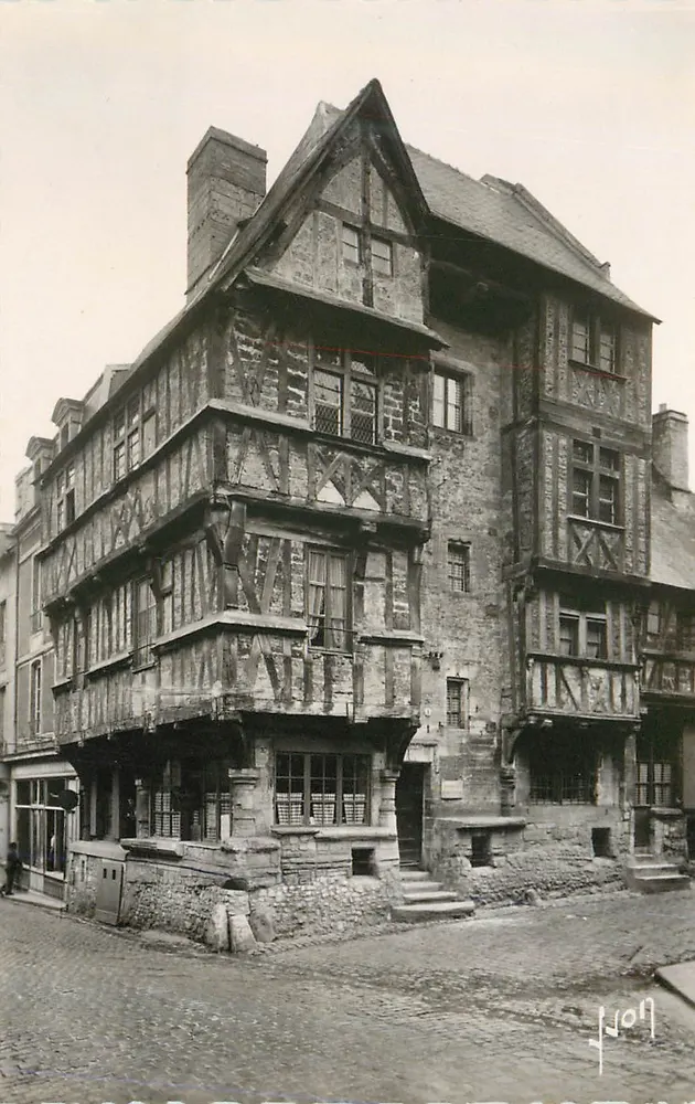 Bayeux (Calvados) — Vieille maison du XVᵉ siècle — Éditions d'Art, Paris - Recto