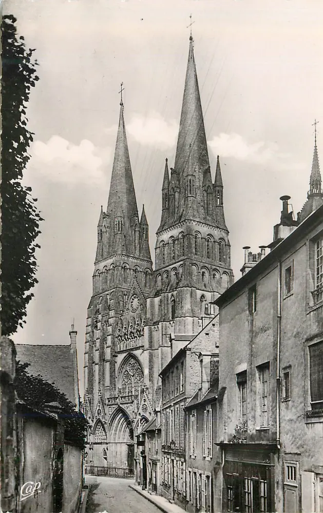 Bayeux — Rue des Chanoines — Cie des Arts Photomécaniques, Paris-15e - Frente
