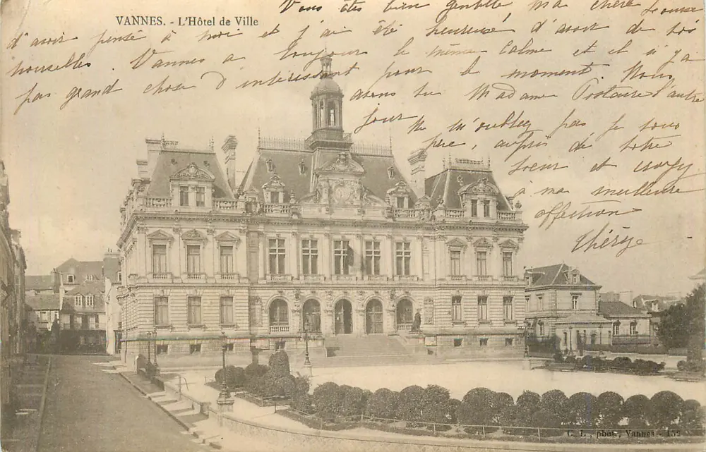 VANNES - O Hotel de Ville — C. L. fot. Vannes - 153 - Frente