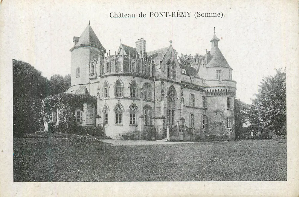 Castelo de PONT-RÉMY (Somme) — vista do castelo com telhados de ardósia e torres — editor não visível - Frente
