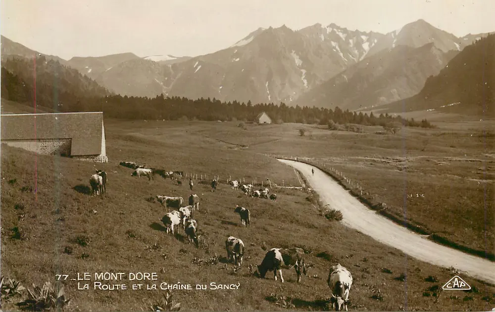 Le Mont Dore — Die Straße und die Sancy-Kette — Verlag A.P. Straßburg - Vorderseite