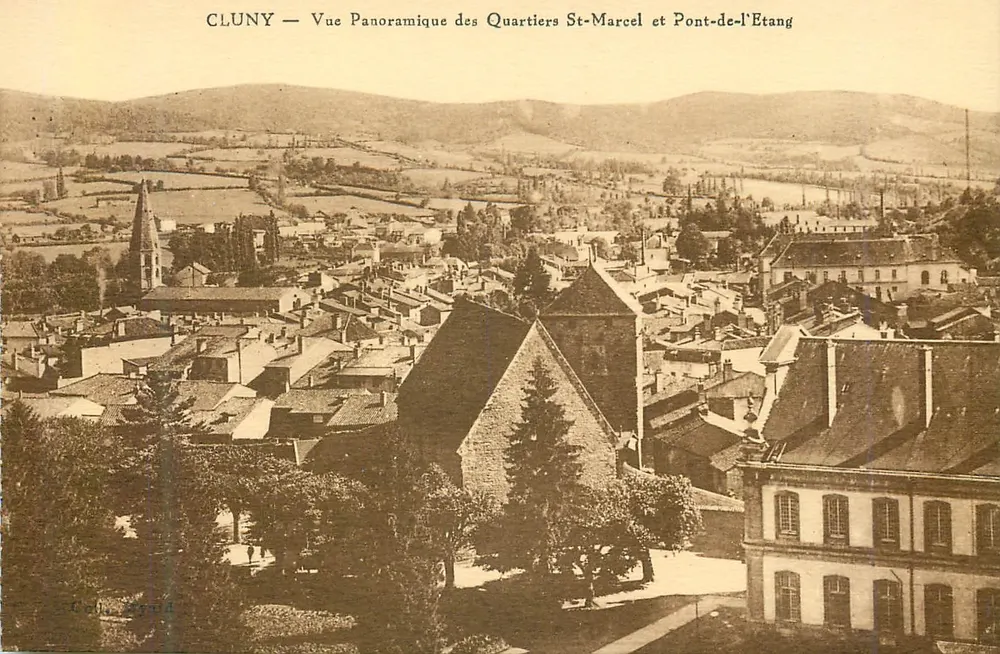 Cluny — Panoramablick auf die Viertel St-Marcel und Pont-de-l'Etang - Vorderseite