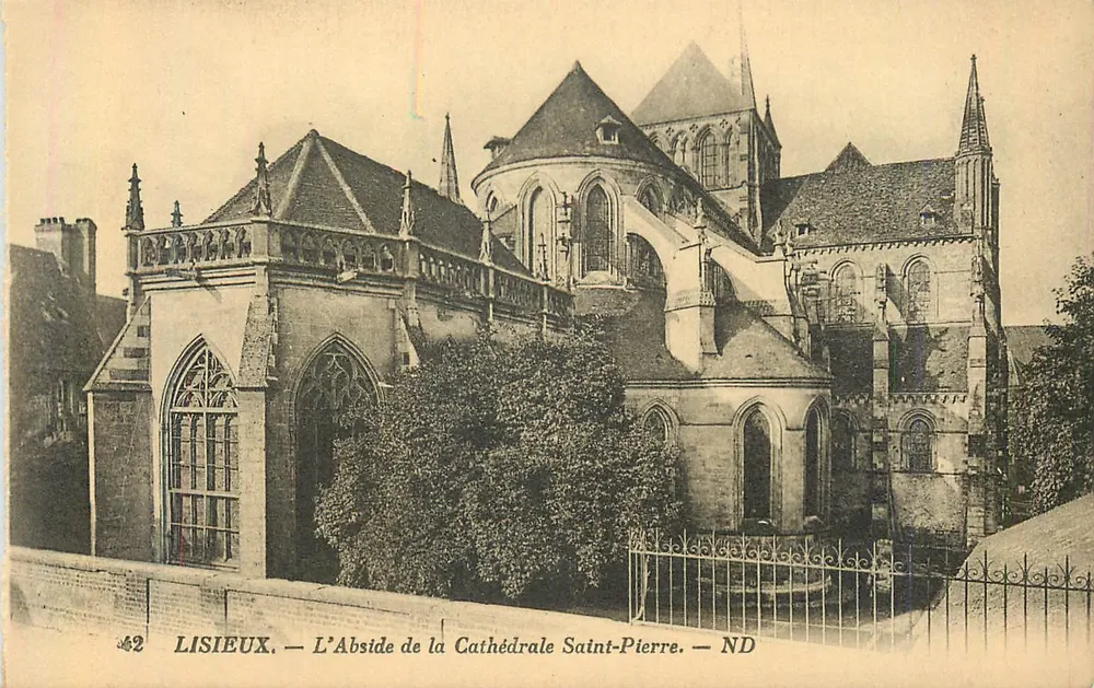 Lisieux — L'Abside de la Cathédrale Saint-Pierre — ND - Recto