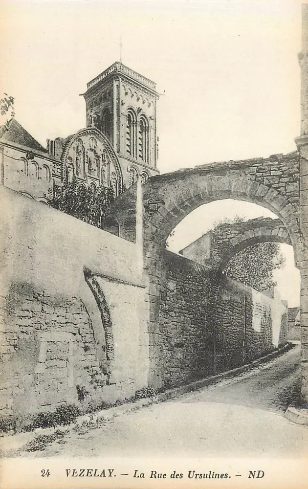 Vézelay — La Rue des Ursulines — ND - Front