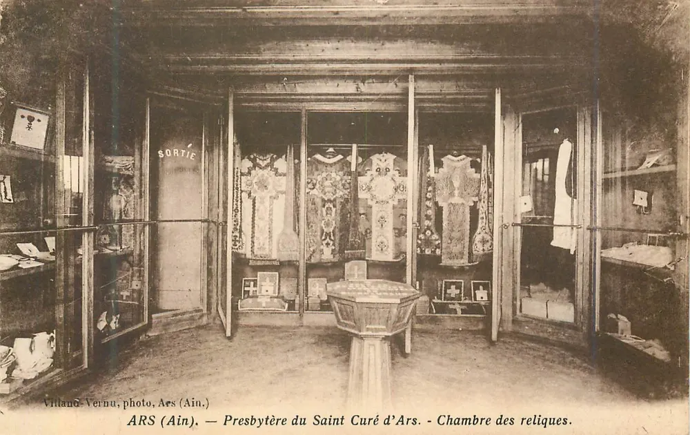 Pfarrhaus des Heiligen Curé d'Ars — Kammer der Reliquien — Villand-Vernu, Foto, Ars (Ain). - Vorderseite