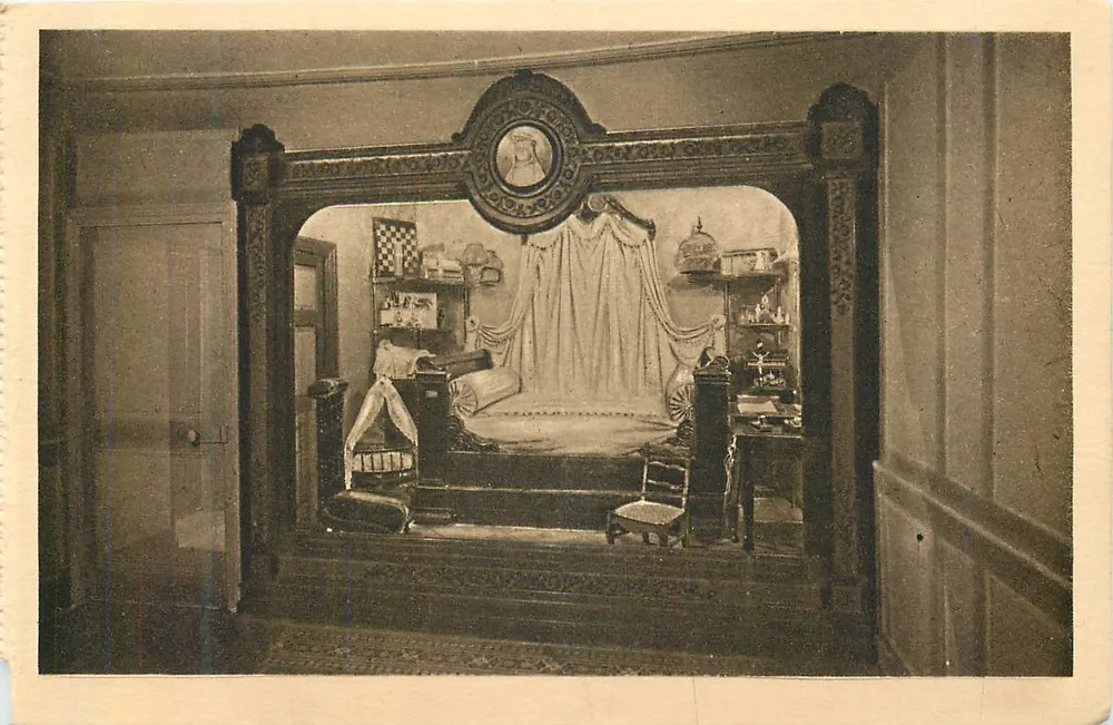 Interior de uma vitrine de souvenirs — Les Buissonnets — Editor não identificado, n° 15 - Frente
