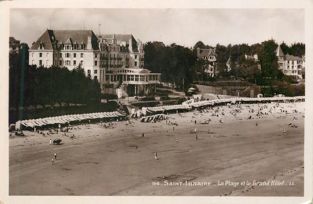 Saint-Lunaire — La Plage et le Grand Hôtel — Lévy et Naurdain, Paris - Recto