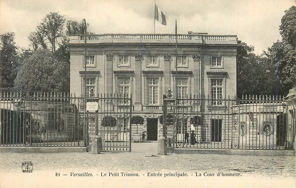Versailles - Das Kleine Trianon - Haupteingang - Die Ehrenhof - Vorderseite