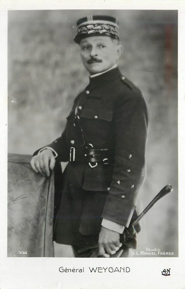Général Weygand — portrait en uniforme — Studio G. L. Manuel Frères — Éd. A. N., Paris, n° 394 - Frente