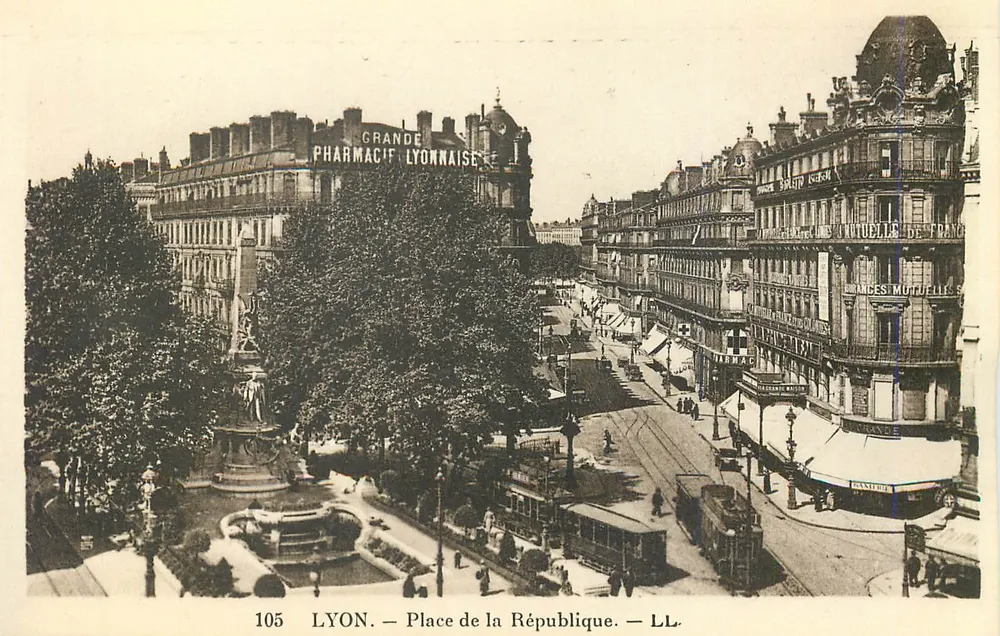 LYON — Place de la République — LL. — N° 105 - Voorkant