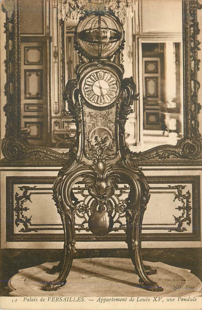 Palais de VERSAILLES — Appartement de Louis XV, une Pendule — ND Phot. - Recto