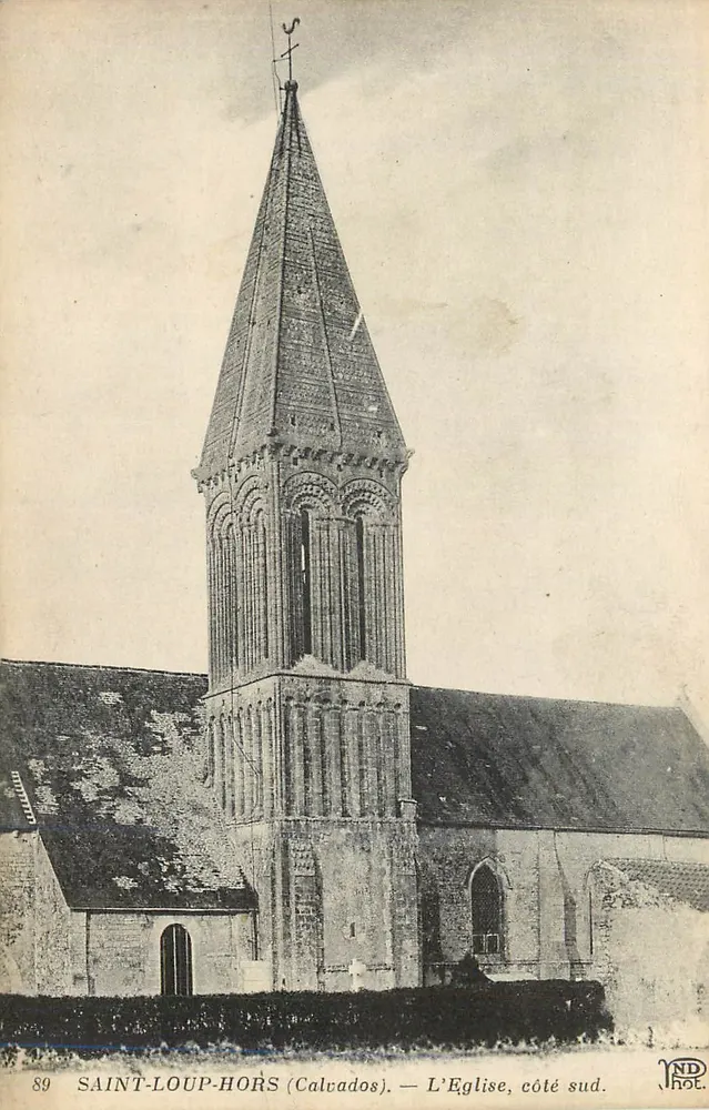 Saint-Loup-Hors (Calvados) — Die Kirche, südliche Seite. - Vorderseite