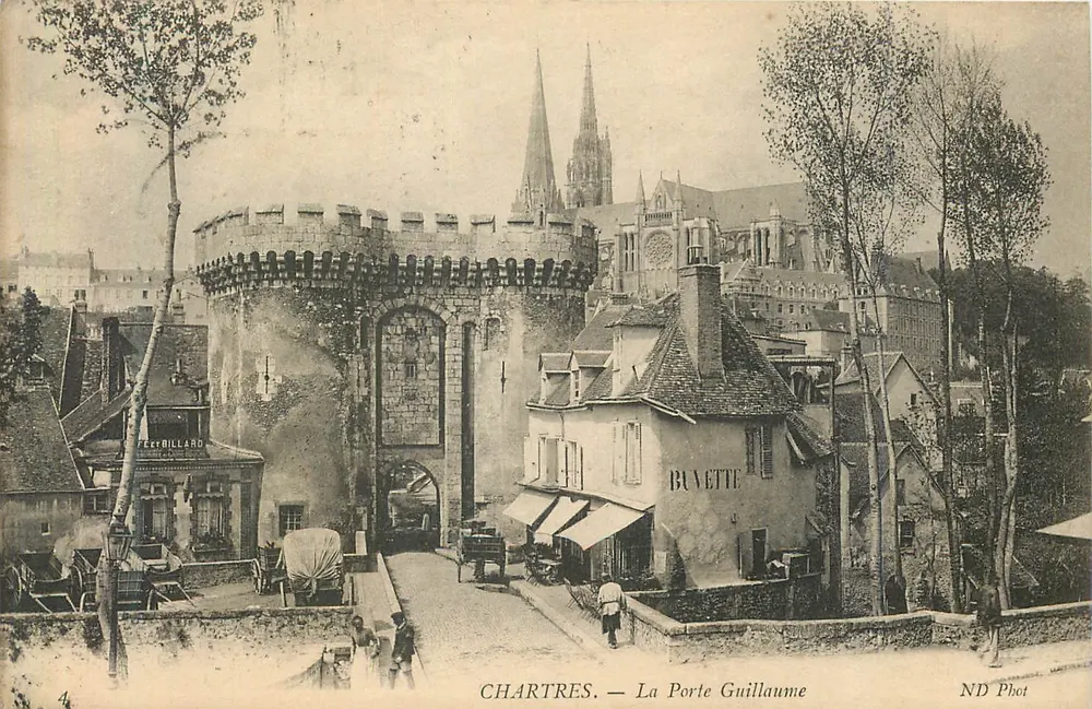 Chartres — A Porta Guillaume — ND Phot - Frente