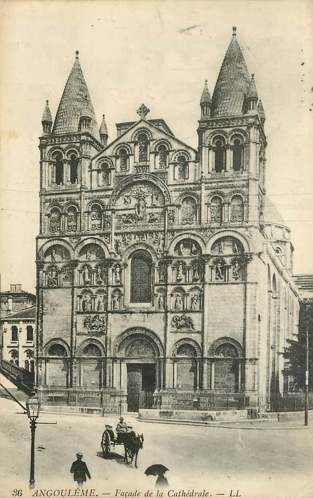 Angoulême — Fachada da Catedral — LL - Frente