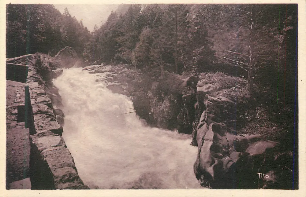 Os Pirineus — A Cachoeira de Manhourat — Editores Bloc-frères, Bordeaux - Frente