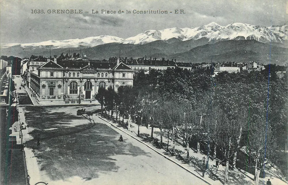 Grenoble — A Place de la Constitution — E.R. - Frente