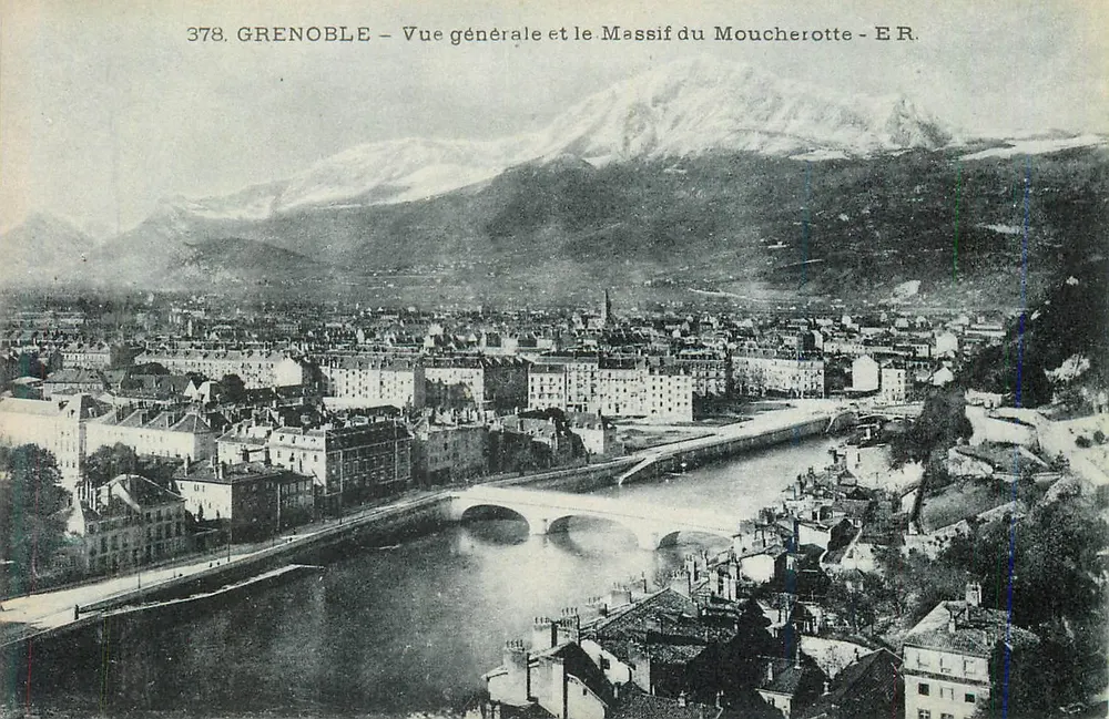 Grenoble — Vue générale et le Massif du Moucherotte — E.R. - Recto