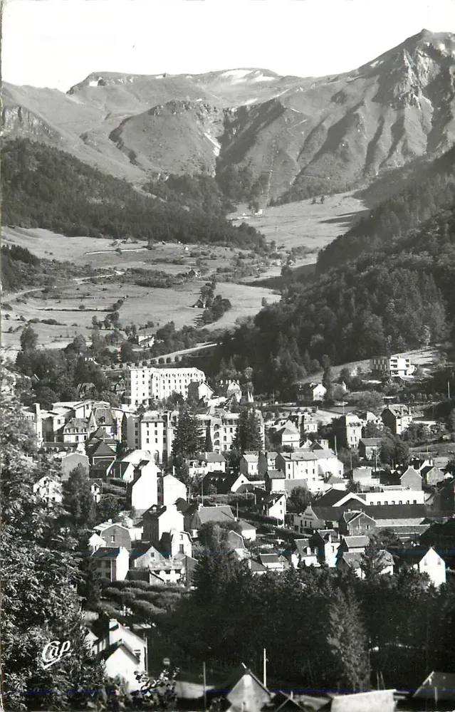 Mont-Dore — Vista geral e o Sancy (1886 m) — C.A.P. n°2367 - Frente