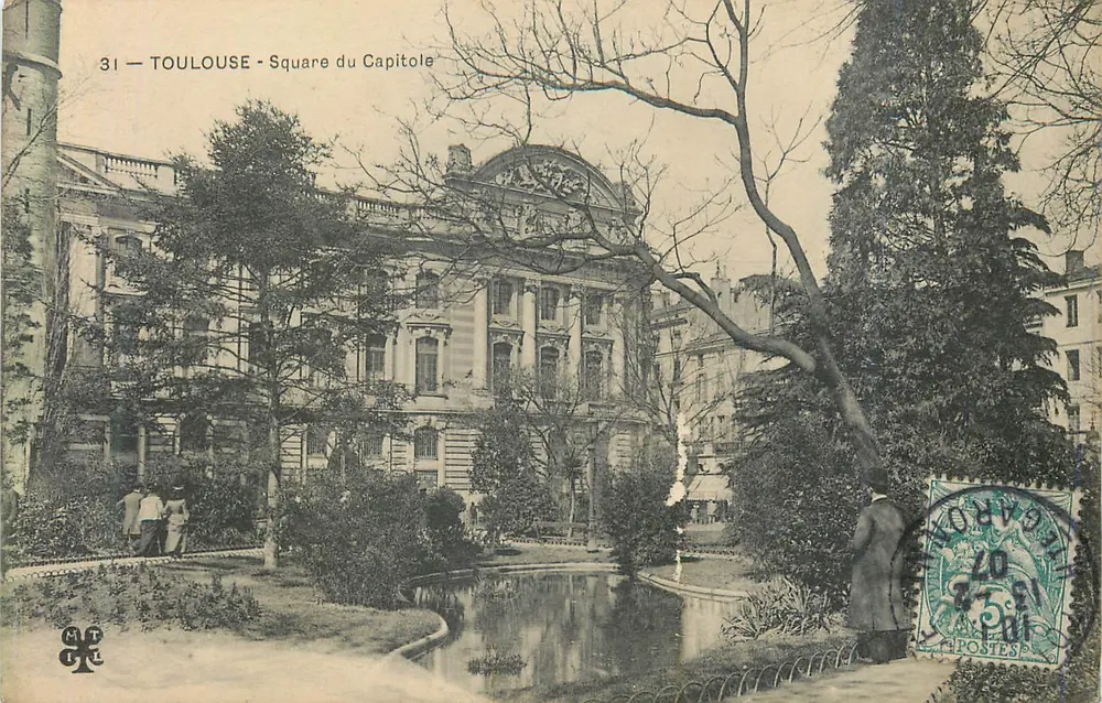 Toulouse - Square du Capitole — vista do jardim com fonte e edifício — editor CP & Cie, n°31 - Frente