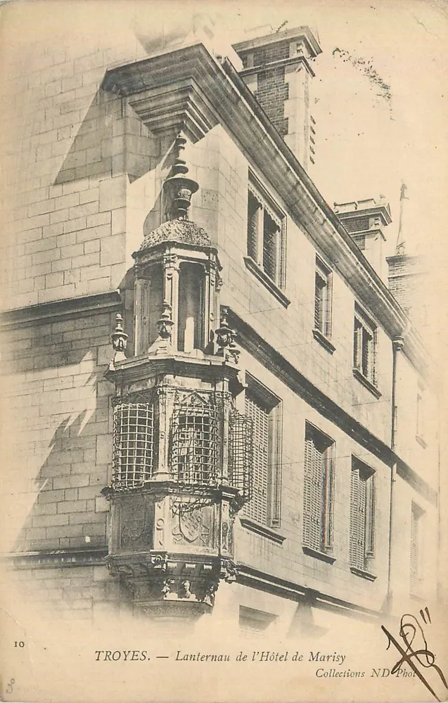 Troyes — Lanternau do Hotel de Marisy — Collections ND Phot - Frente