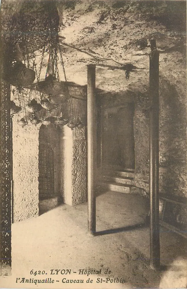 LYON - Krankenhaus Antiquaille - Grabkapelle St-Pothin - Vorderseite