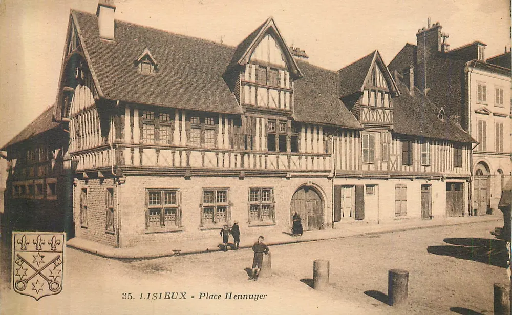 Lisieux - Praça Hennuyer — editor G. Artaud, Nantes - Frente