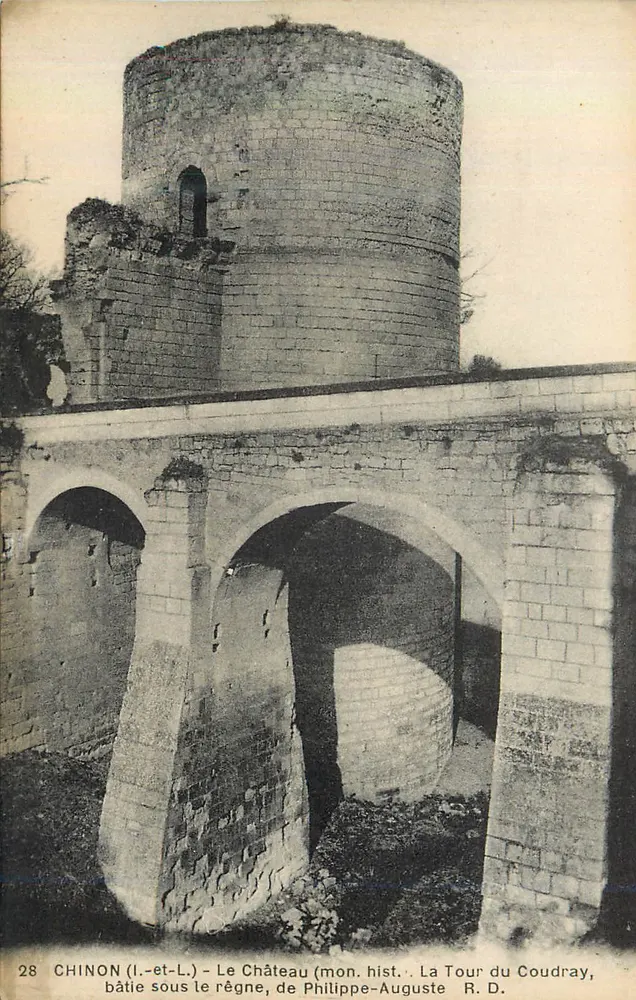 Chinon (Indre-et-Loire) - Le Château (mon. hist.) - La Tour du Coudray, bâtie sous le règne de Philippe-Auguste - Recto