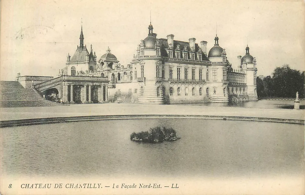Château de Chantilly — Façade Nord-Est — LL - Frente