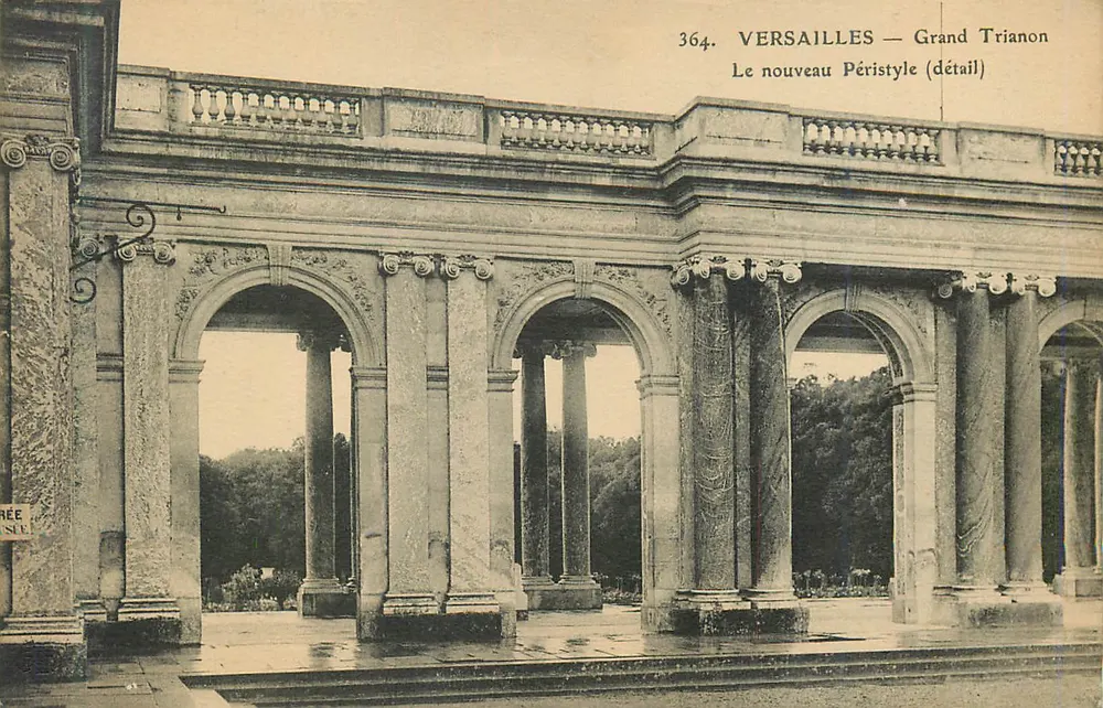 Versailles — Grand Trianon — Das neue Pérystyle (Detail) - Vorderseite