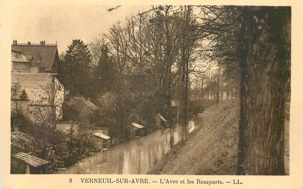 Verneuil-sur-Avre — Die Avre und die Mauern — LL. - Vorderseite